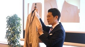 身だしなみ研修中